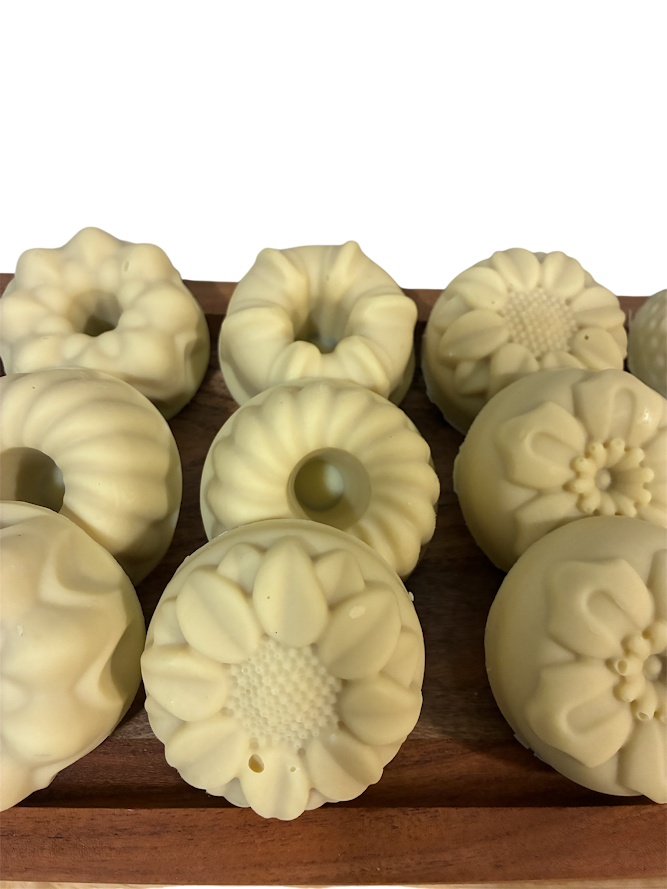 Gentle shea butter pieces shaped like flowers