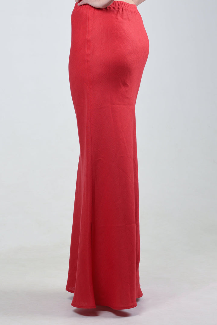 Stylish red maxi skirt with a sleek streamlined shape